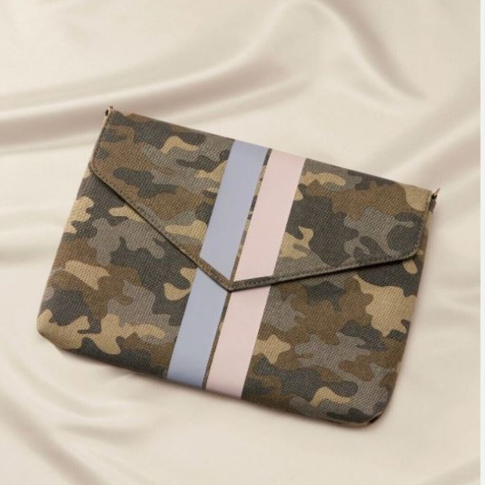 Stella & Dot Bellamy Clutch Camo